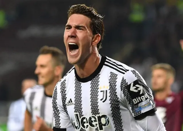 Dusan Vlahovic đang được MU và Arsenal săn đón